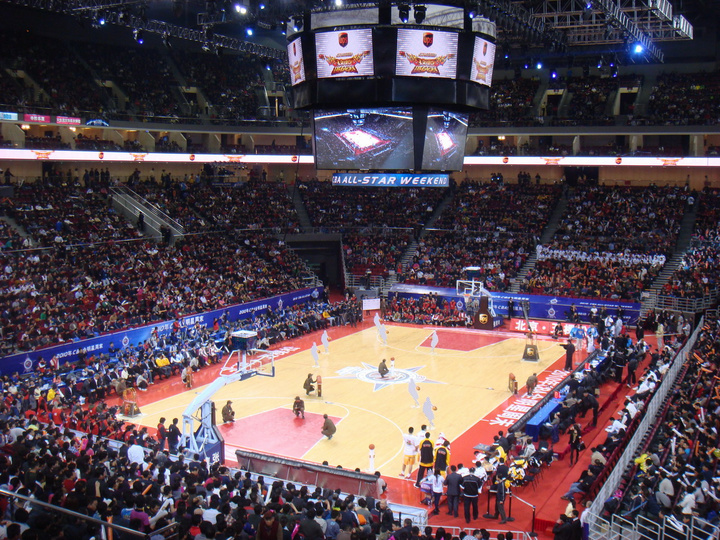 NBA焦点战：篮网客场逆转雄鹿,