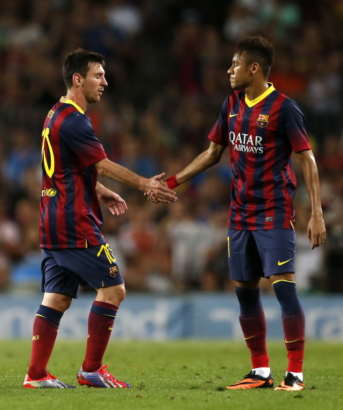 为什么球员在关键本垒打后的甩棒不仅是个性展示更是球队士气的助燃剂