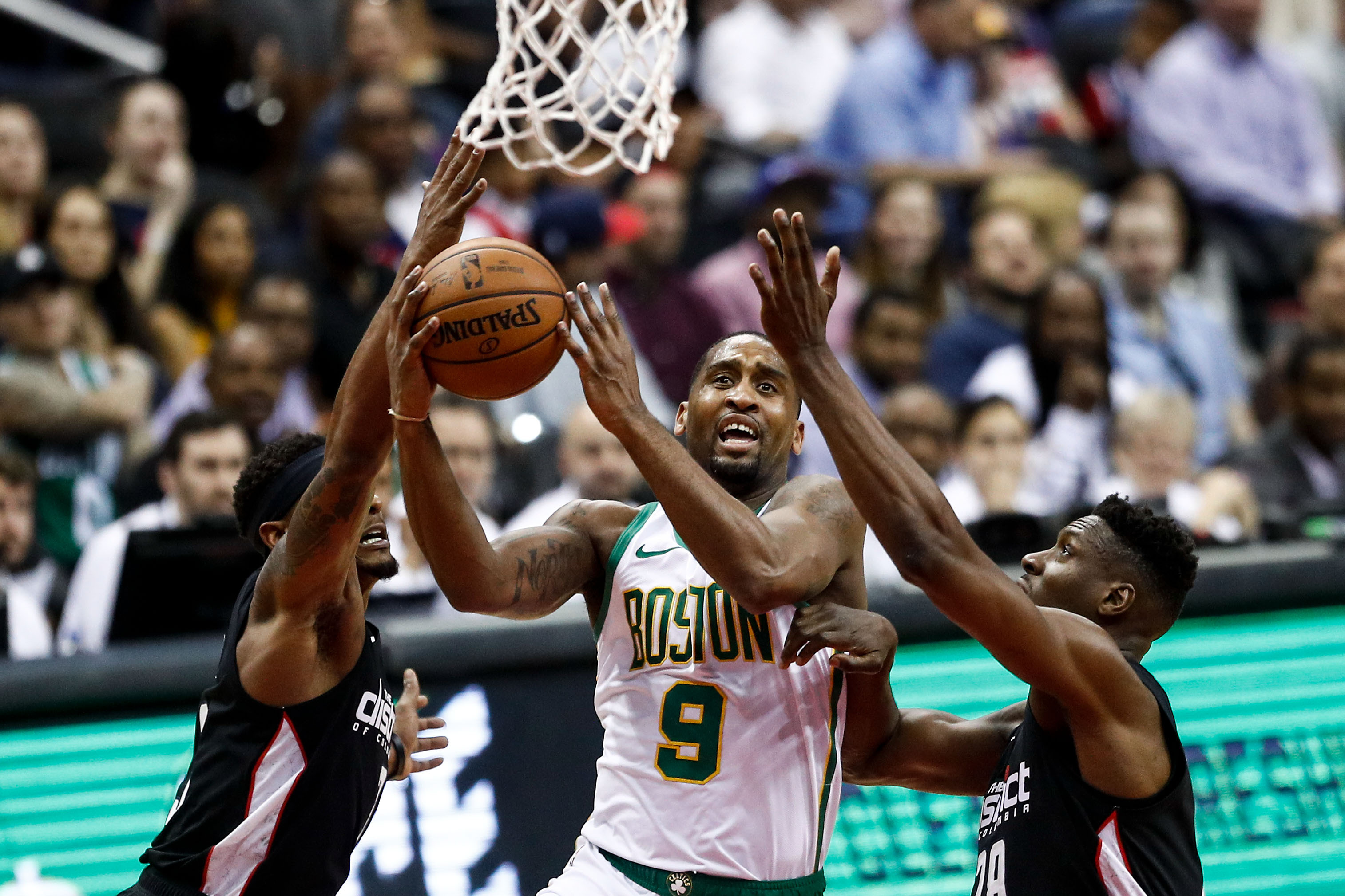 2004 选秀：杰瑞德·威弗（Jered Weaver）被天使选中，日后成为球队王牌