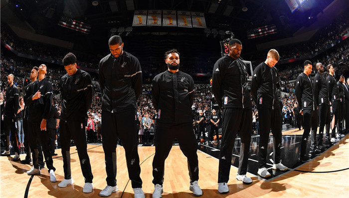 名记曝火箭输球原因：在萨克拉门托找不到酒店住！船记：咋可能