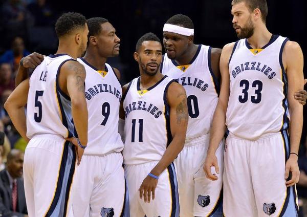 追球者；你说非常正确！如果回放胡在场的视频就会知道他失误有太多！该传出来的球不传独霸球风！。早那么多场胡没有上场，广东都没有输球！。旧年的看球迷都有所觉啦！！。＂